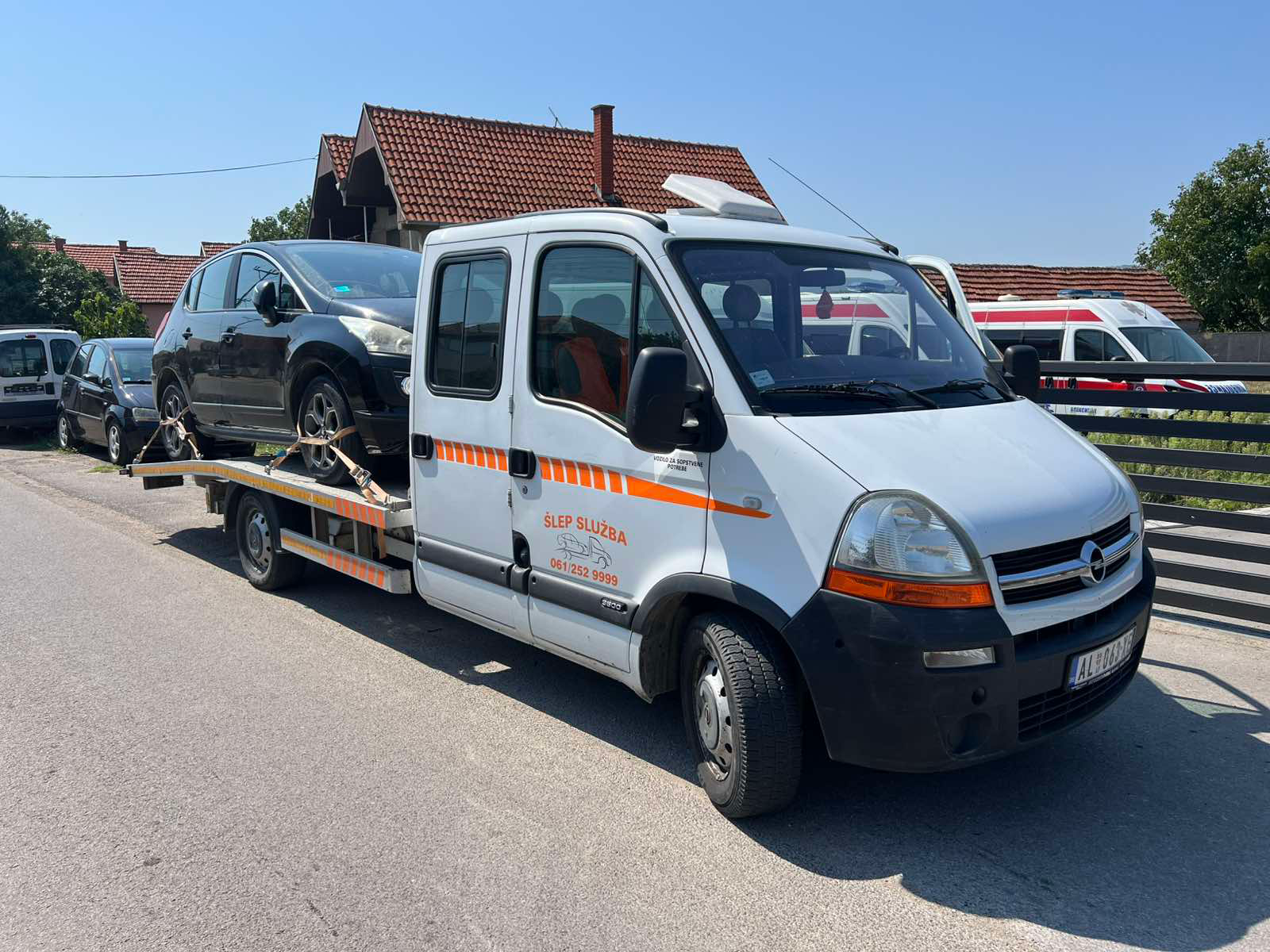 Utovar vozila na šlep platformu u Aleksincu